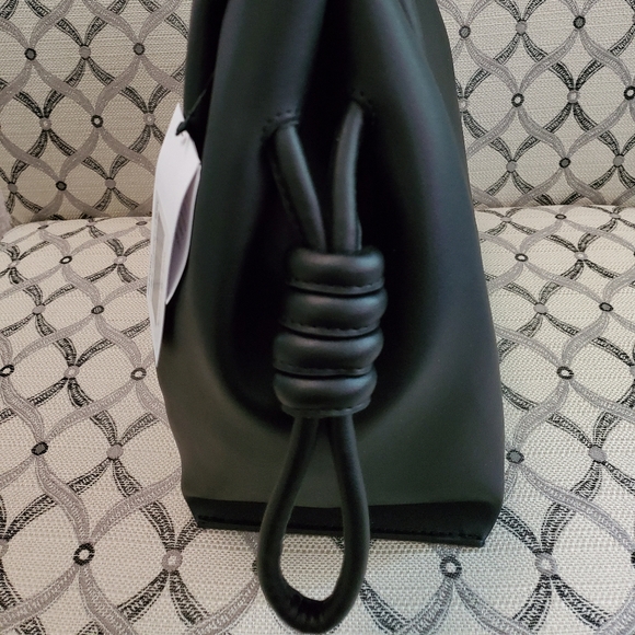 Black Drawstring Snap Closure Shoulder Handbag - Picture 3 of 7